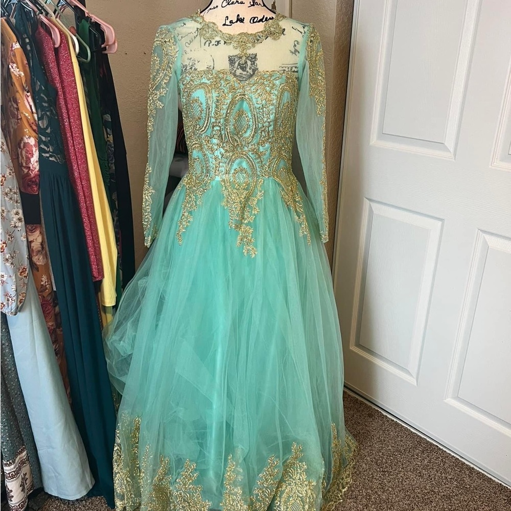 Selling this prom or quinceñera dress, it’s beautiful only worn once